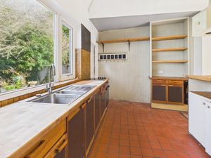 Kitchen- click for photo gallery